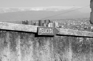 emozioni: scritta felicità 