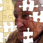 malattia di alzheimer, un puzzle con tessere mancanti raffigura il volto di un anziano