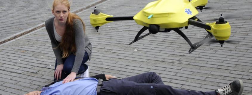 un drone attrezzato con defibrillatore