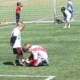 calcio: bimbo allaccia scarpe all'avversario e dà lezioni di fair play ai grandi