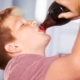 diabete, bambino beve bevanda
