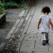 povertà in italia: triplicata in 11 anni. penalizzati minori e giovani