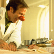 un frame dal film parch adams con robin williams