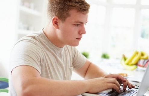 salute: i giovani si informano più su blog e siti internet