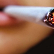 fumo: provoca depressione e rende meno vitali. nuovo studio