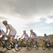 alla milano-sanremo la squadra dei 18 ciclisti con diabete
