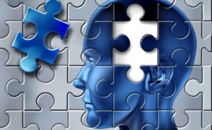 alzheimer e demenze: puzzle di profilo umano con pezzo mancante 