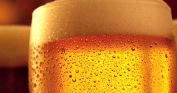 due bicchieri di birra farebbero più dell’antidolorifico. lo studio