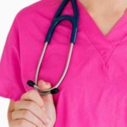 menopausa donne in sanità bollino rosa fondazione onda, il busto di una dottoressa con camice fucsia