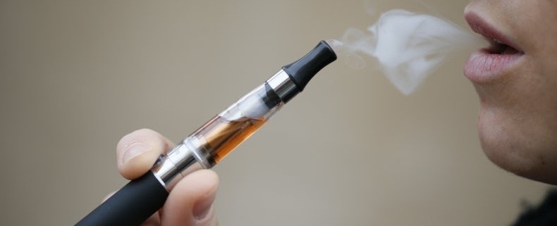 sigarette elettroniche: hanno rischi, ma sono meno tossiche