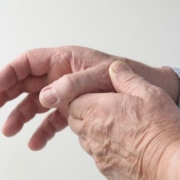 malattie reumatologiche peggiorano con cambiamento climatico: 4 consigli degli specialisti per l’estate