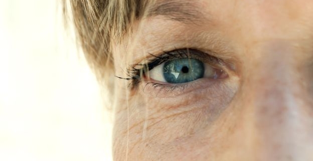 cecità: occhio di donna