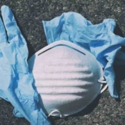 guanti e mascherine usate, come smaltirle a casa e al lavoro