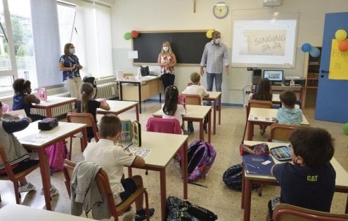 a scuola di one health: una classe di ragazzi e insegnanti