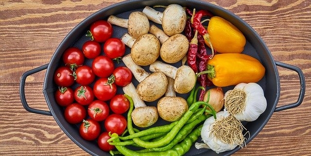 nutrizione, alimentazione, funghi e peperoni gialli