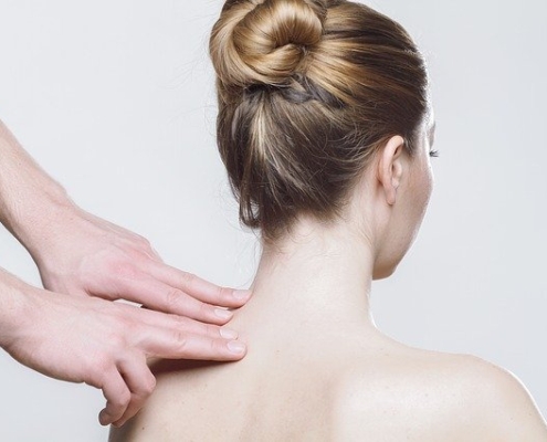 non melanoma, una donne si fa visitare i nei
