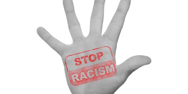 un gesto contro il razzismo