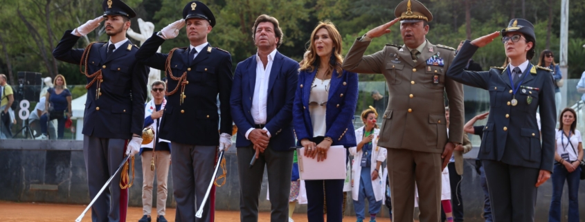 cerimonia di inaugurazione di tennis and friends - sport e salute. nella foto le forze dell’ordine, presidente della onlus e veronica mayo.