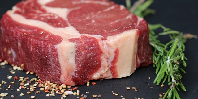 diabete 2, nell'immagine una bistecca di carne rossa