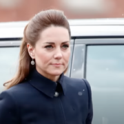 kate middleton, una foto di repertorio ritrae la principessa vicino ad un auto