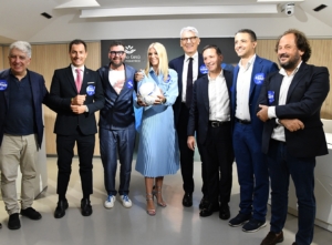 foto di gruppo per la presentazione della partita del cuore