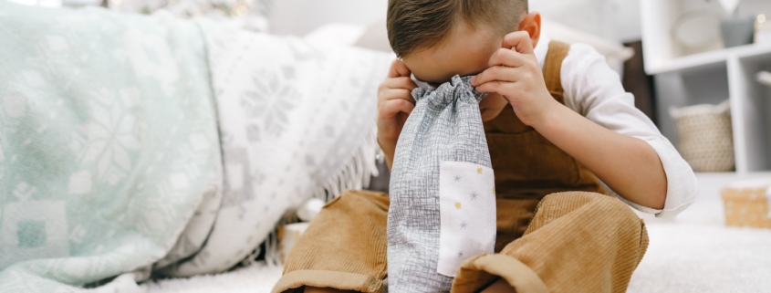 riccardo, un bambino che gioca