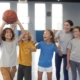 ecg, un gruppo di bambine giova a basket