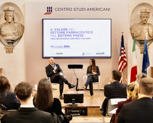 marcello cattani (farmindustria), sofia gorgoni (giornalista), durante l'evento promosso da sanofi sul valore dell'industria farmaceutica al centro studi americani