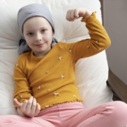 tumori bambini, una bimba in ospedale con cancro