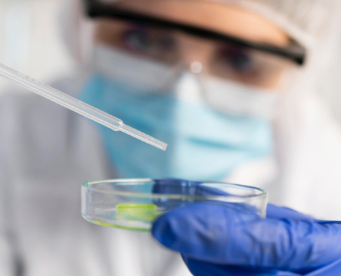 stem e donne nella ricerca e innovazione, una ricercatrice a lavoro
