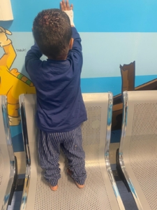 un bambino di gaza accolto all'ospedale pediatrico di napoli