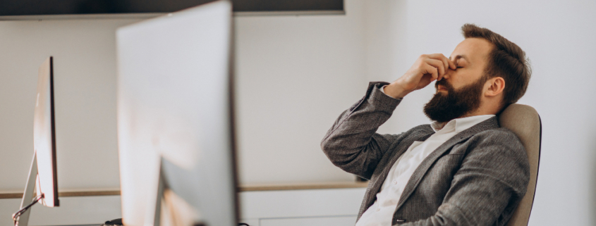 un uomo affetto da stress cronico