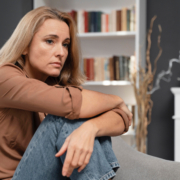 menopausa, una donna troste