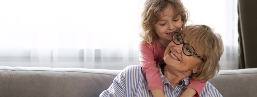 nonni e nipoti passano del tempo assieme