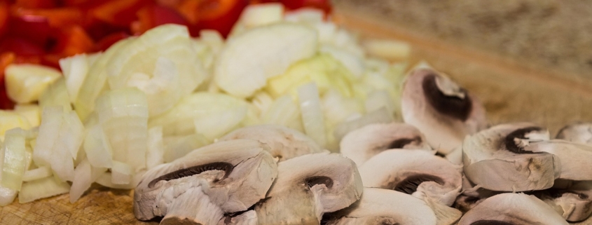 mushrooms, onions, peppers, capsicums, chopping board, sliced, chopped, diced, organic, vegetables, food, healthy, cutting, fresh, raw, cutting board, kitchen, preparation, food preparation, mushrooms, mushrooms, mushrooms, mushrooms, mushrooms, chopping board, cutting board, kitchen, kitchen