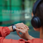 smartwatch e depressione, segnali di ricaduta rilevabili con settimane d’anticipo