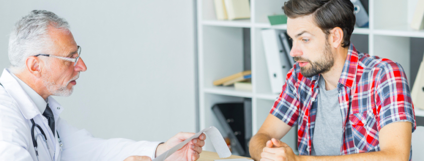 tumore colon retto, un uomo di 45 anni si sottopone ad una visita