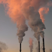 illustration of mix tossico per il cuore: caldo, rumore e inquinamento insieme