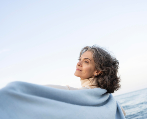 longevità, una signora anziana si mostra in gran forma