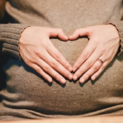illustration of gravidanza infettiva: rischi e prevenzione per la futura mamma