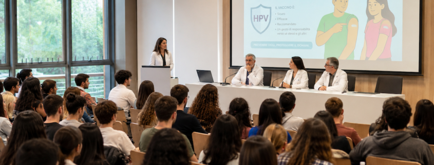 giovani intenti ad ascoltare una lezione su hpv