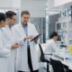 ricercatori a lavoro per un vaccino contro il cancro