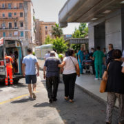 caldo intenso, l'ingresso di un pronto soccorso