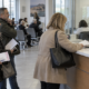 alcune persone in attesa per visite ed esami