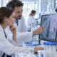 due ricercatori studiano la leucemia