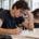 un ragazzo sotto stress a casua dell'esame